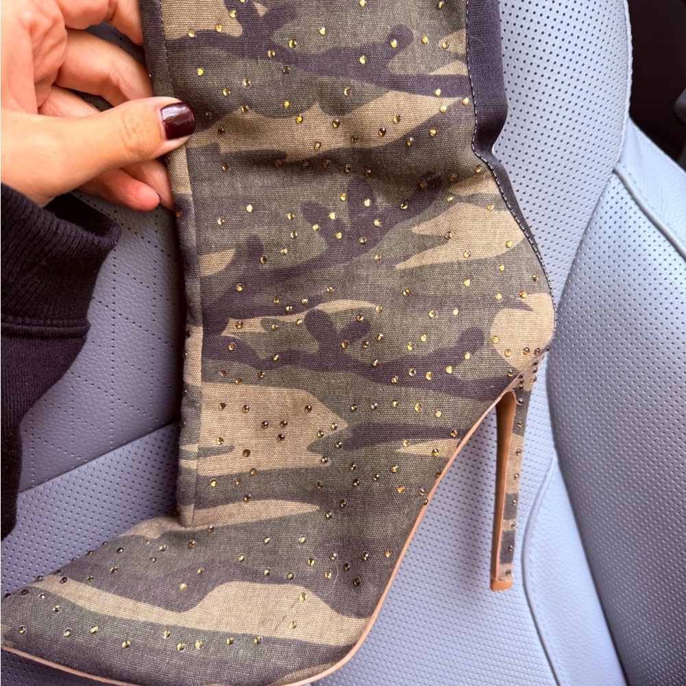 Camouflage heel Boots